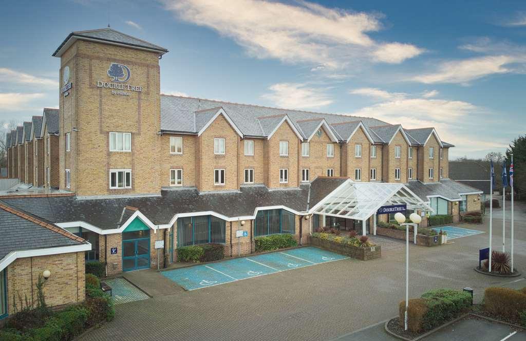 Hotel Doubletree By Hilton London Elstree à Borehamwood Extérieur photo